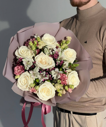 Букет из эквадорских роз, эустом и альстромерий - 21 шт