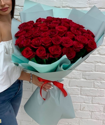 Букет из 51 красной эквадорской розы