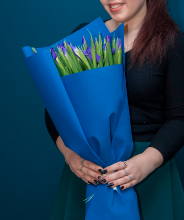 Букет из 15 нежных ирисов