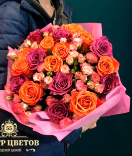 Букет из 20 кустовых и 21 эквадорской розы