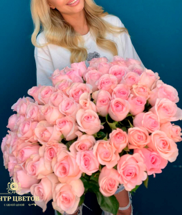 Букет из 61 розовой эквадорской розы