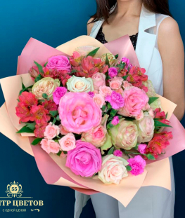 Букет из эквадорских роз, альстромерий, кустовых роз и гвоздик - 28 шт