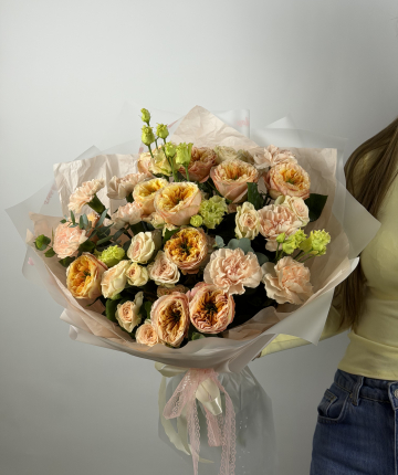 Букет из роз, лизиантусов и гвоздик - 29 шт