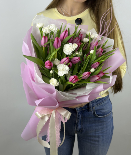 Букет из тюльпанов и гвоздик - 26 шт