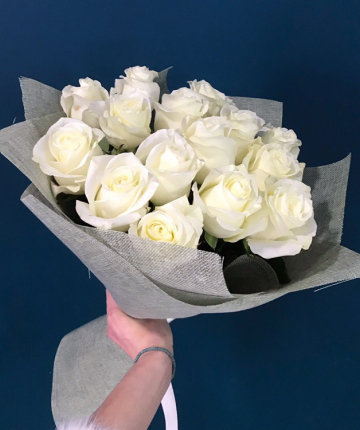 Букет из 15 белоснежных эквадорских роз