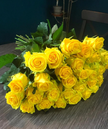 Букет из 31 желтой эквадорской розы