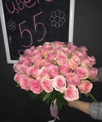 Букет из 51 нежно-розовой эквадорской розы
