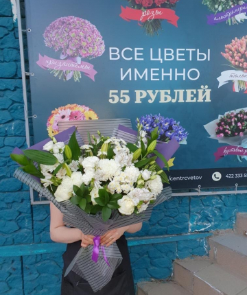 Микс букет из лилий, роз, хризантем, альстромерий и рускусов - 29 шт