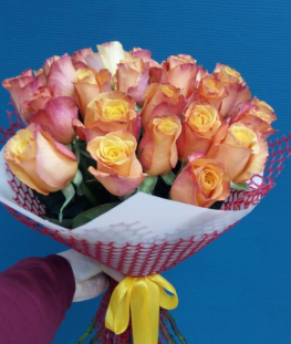 Букет из 19 нежно-розовых эквадорских роз