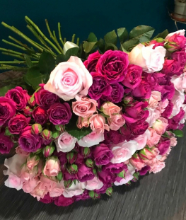 Букет из 35 разноцветных эквадорских и кустовых роз