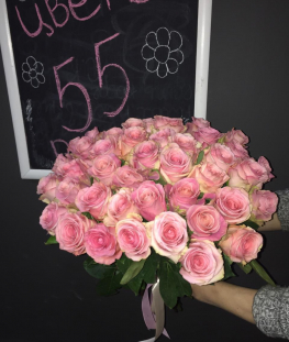 Букет из 51 нежно-розовой эквадорской розы