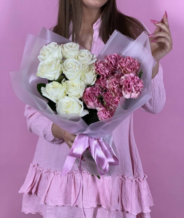 Букет из гвоздик и эквадорских роз - 19 шт