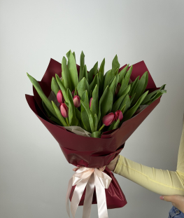 Букет из красных тюльпанов - 21 шт