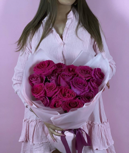 Букет из ярко - розовых эквадорских роз - 17 шт