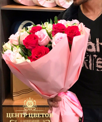 Букет из 14 астрометрии и 17 эквадорских роз