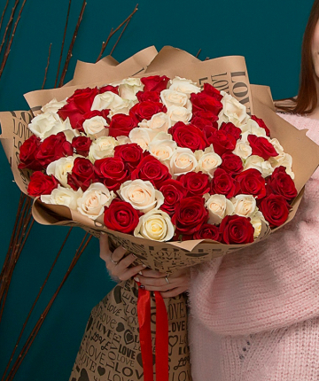 Букет из 101 красной и белой эквадорской розы