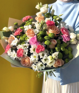 Букет из хризантем, роз, гвоздик и эустом - 29 шт