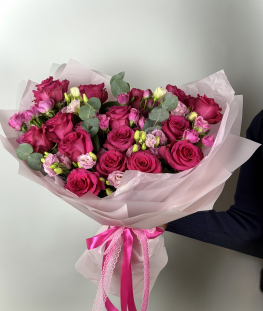 Букет из роз, лизиантусов, эвкалипта - 29 шт