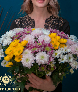 Букет из нежных кустовых хризантем