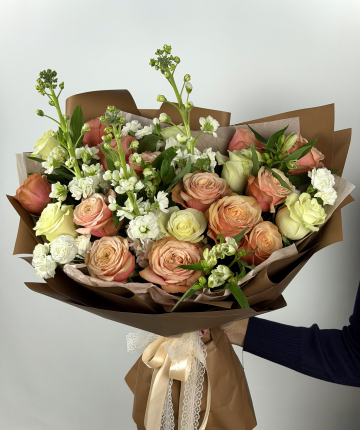 Букет из роз, маттиол, альстромерий - 29 шт