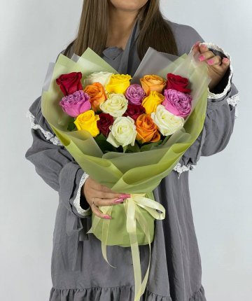 Букет из разноцветных эквадорских роз - 17 шт