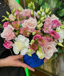 Композиция из роз, кустовых хризантем, альстромерий и эустом - 15 шт