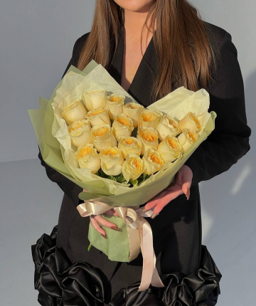 Букет из кремовых эквадорских роз - 19 шт