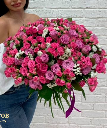 Букет из кустовых и одноголовых роз - 85 шт