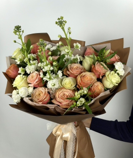 Букет из роз, маттиол, альстромерий - 29 шт