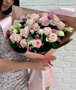 Букет из эквадорских роз и станицы - 37 шт