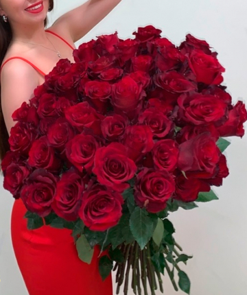 Букет из 51 алой эквадорской розы