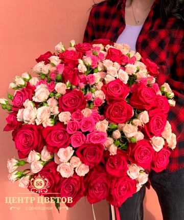 Букет из кустовых и одноголовых роз - 51 шт