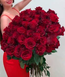 Букет из 51 алой эквадорской розы