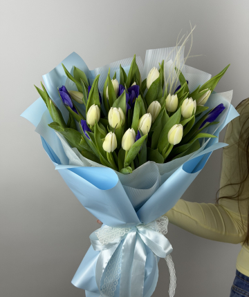 Букет из тюльпанов и ирисов - 25 шт