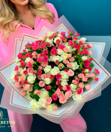 Букет из кустовых роз - 55 шт