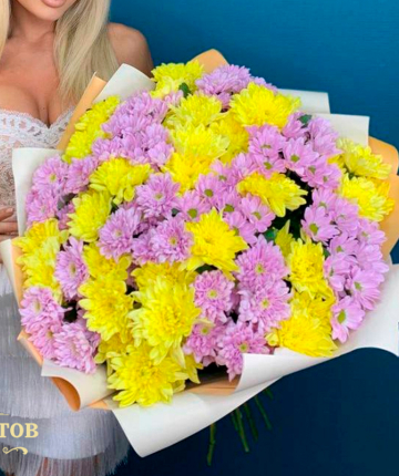 Букет из желтых и светло-сиреневых кустовых хризантем - 15 шт