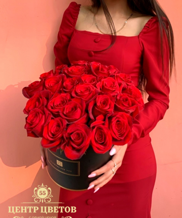 Композиция из 25 красных роз в коробке