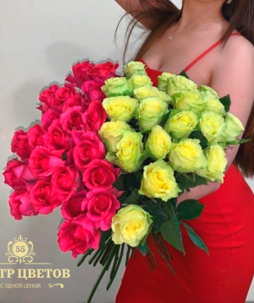 Микс из 45 алых и желтых эквадорских роз