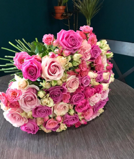 Букет из 21 эквадорской и 20 кустовых роз