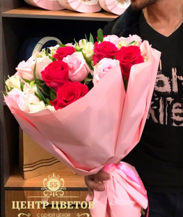 Букет из 14 астрометрии и 17 эквадорских роз