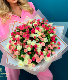 Букет из кустовых роз - 55 шт