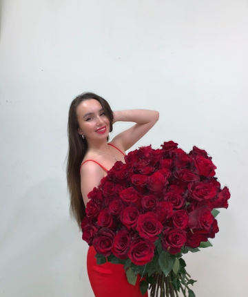 Букет из 51 алой эквадорской розы