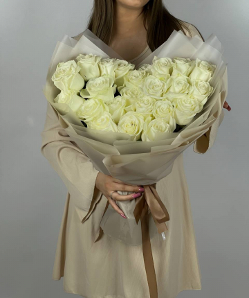Букет из белых эквадорских роз - 25 шт