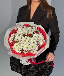 Букет из хризантем и гиперикума - 15 шт