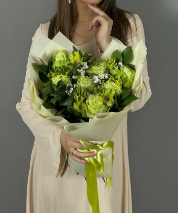 Букет из эквадорских роз и альстромерий - 20 шт