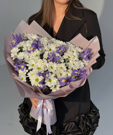 Букет из хризантем и ирисов - 19 шт