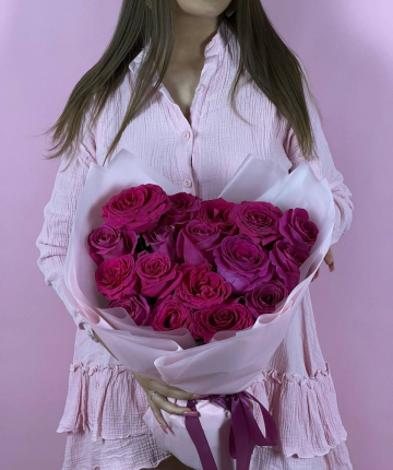 Букет из ярко - розовых эквадорских роз - 17 шт