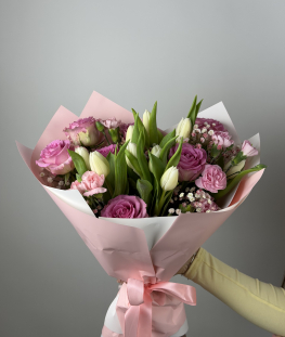 Букет из тюльпанов, роз и гвоздик - 20 шт