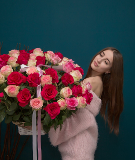 Композиция из 51 эквадорской розы в корзине