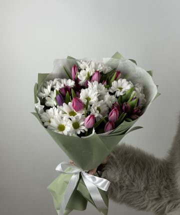 Букет из тюльпанов, хризантем и альстромерий - 17 шт